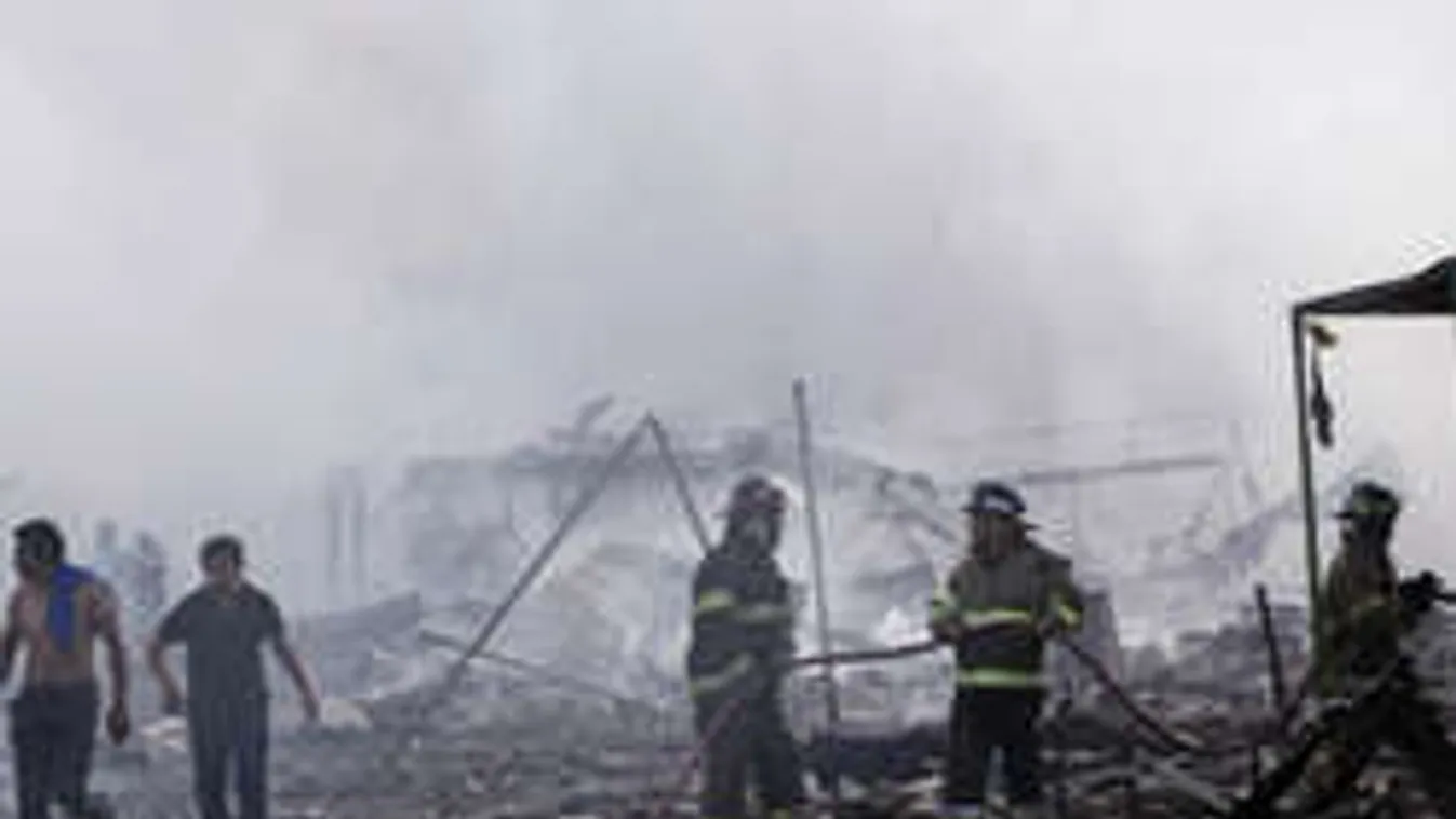 Sokkoló fotók: Felrobbant, majd porig égett az egész tűzijátékpiac