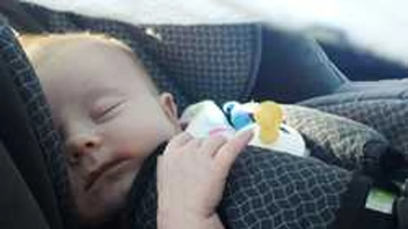 Orosz rulettet játszik a szülő, itt az autós gyerekülésteszt