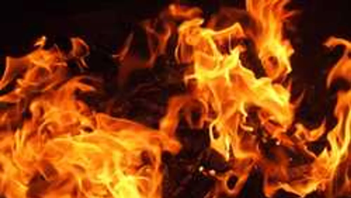 Felcsaptak a lángok szombat éjjel Hajdúnánáson, menekítették a lakókat