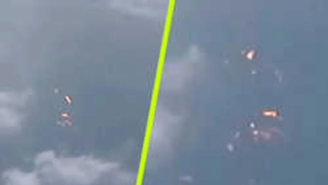 Különös dolgot fotózott egy utas a repülőgép ablakából