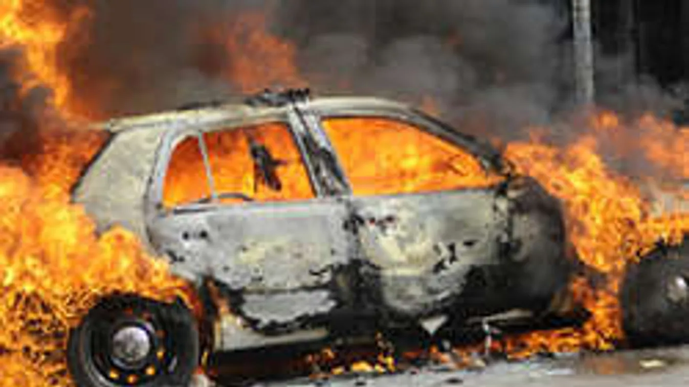 Friss: terrortámadás, 7 autó robbant, több mint 100 halott!