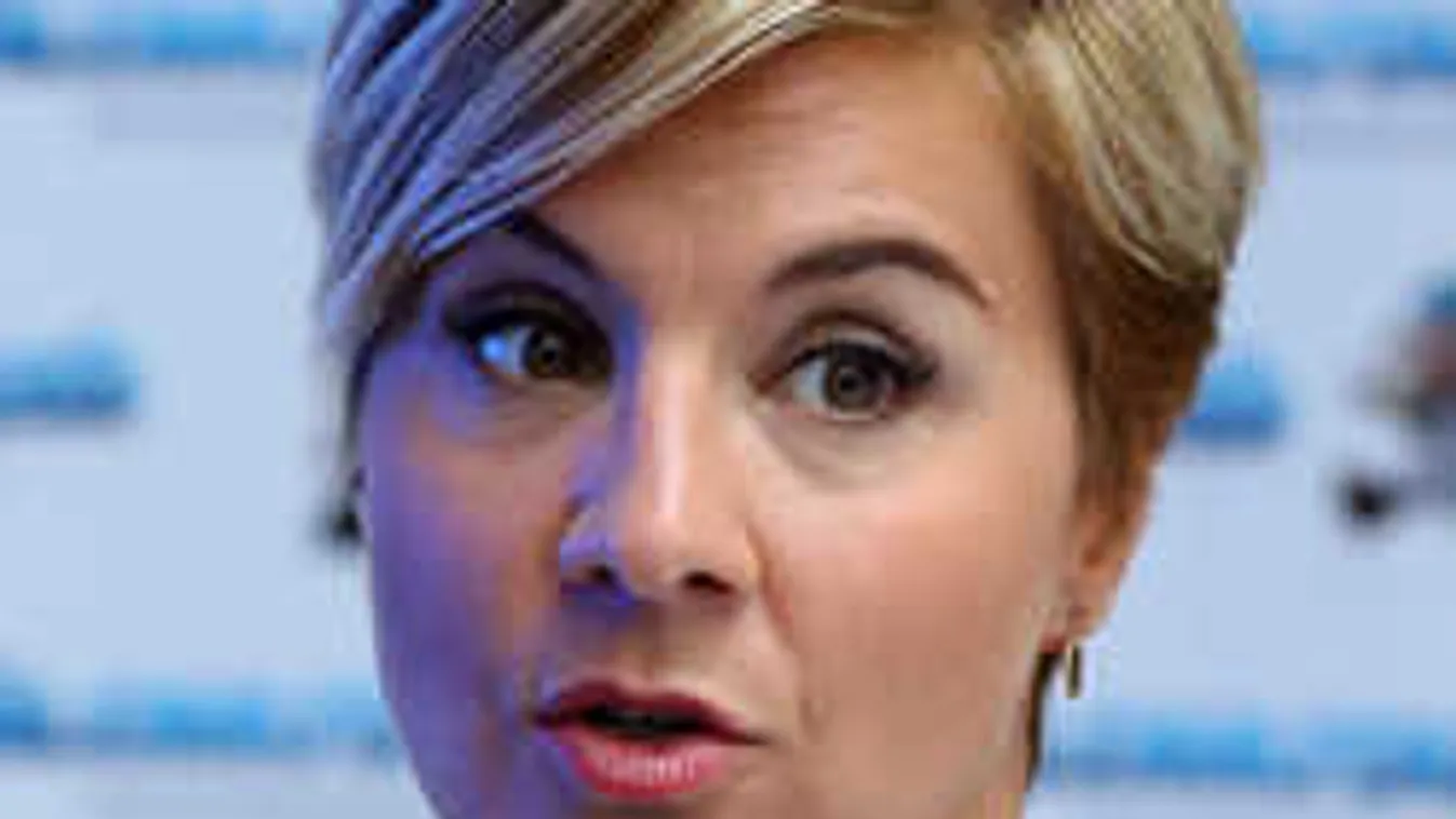 Ábel Anita kétségbeesett, az interneten kér segítséget