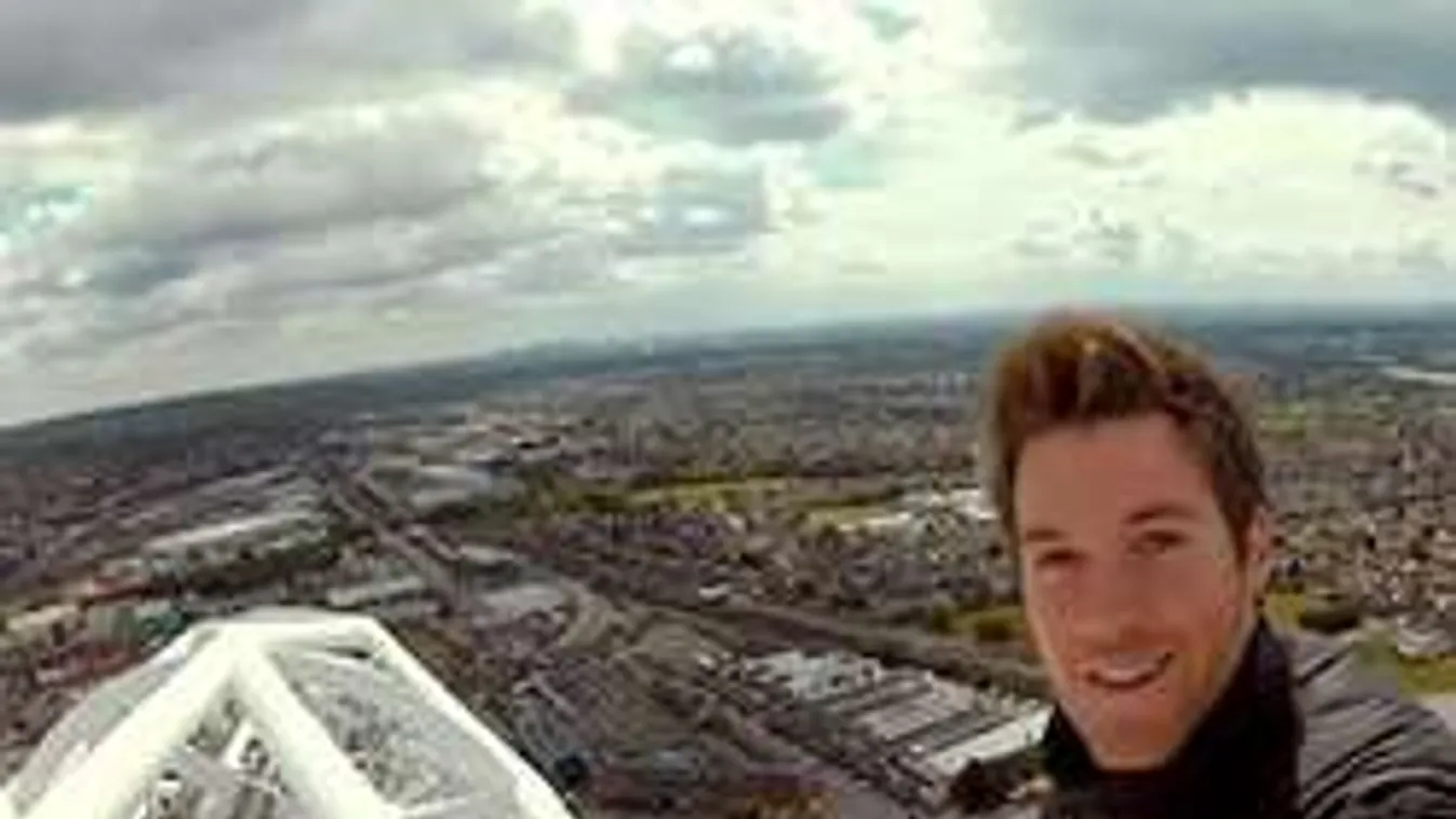 Elképesztő hidegvér: biztosíték nélkül sétált a Wembley tetején - videó