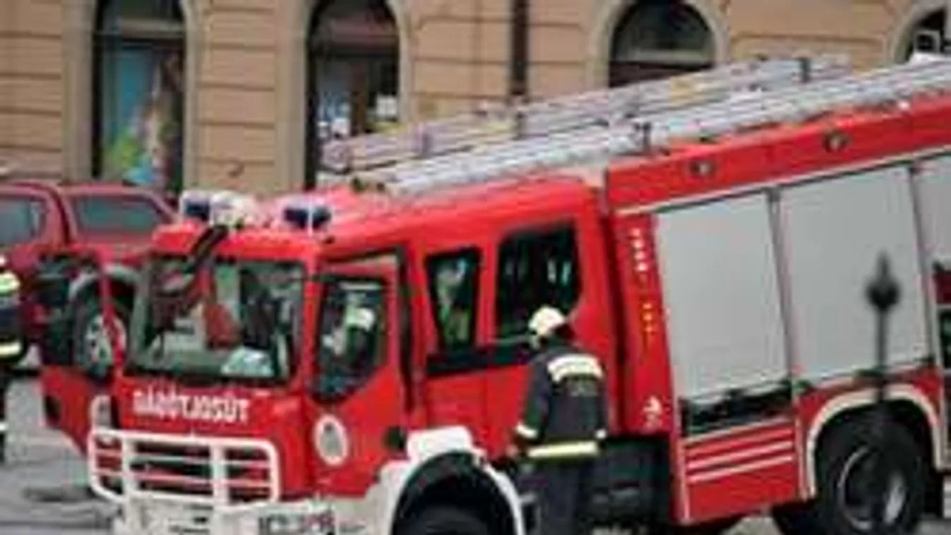 Így szakadt be az egri szökőkút a város közepén!