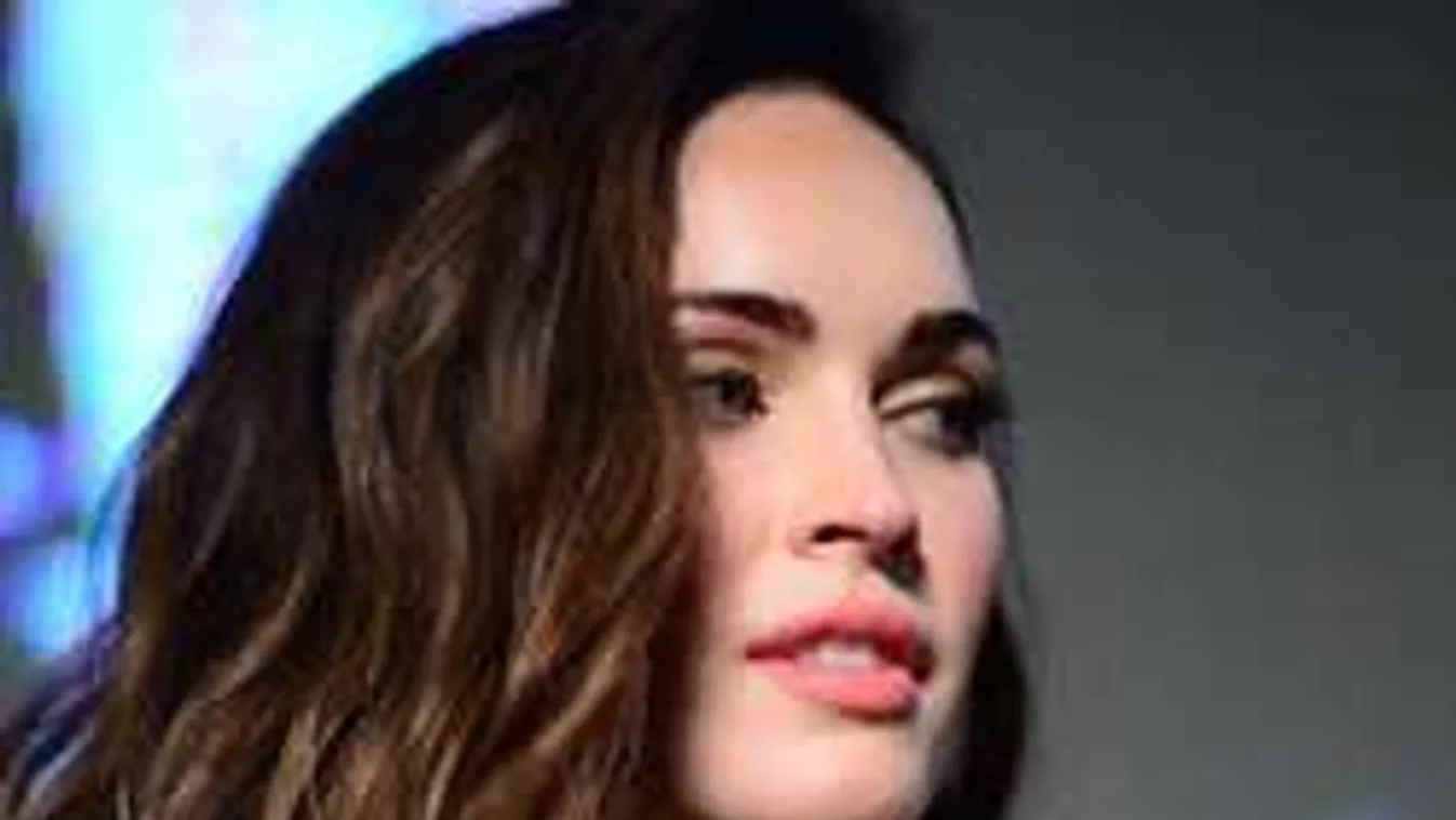 Először mutatta meg imádni való kisbabáját a világ egyik legszebb nője