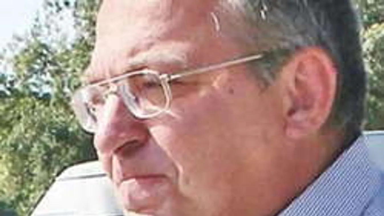 Elhalasztották Simicska Lajos életmentő műtétjét, nem találják a betegség pontos okát...