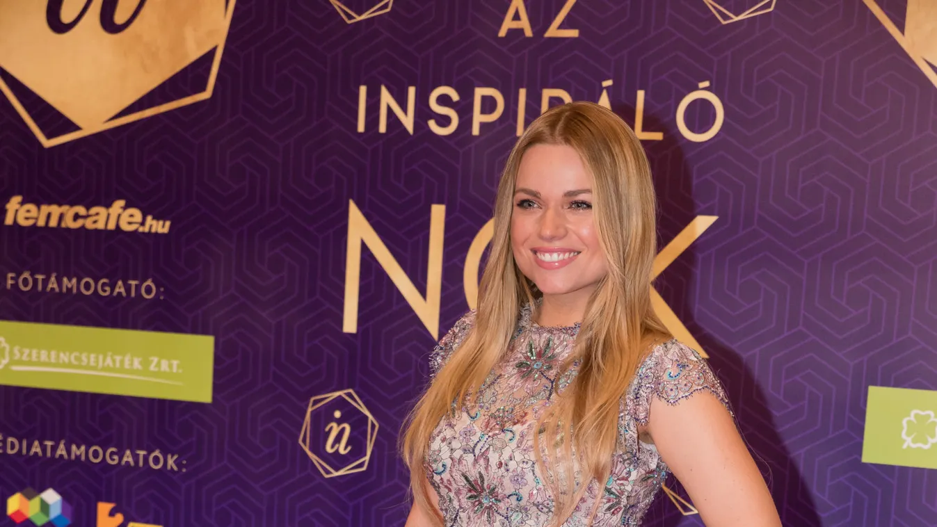 Hűha, teljesen átlátszó ruhában fotózták le a kertben Cserpes Laurát