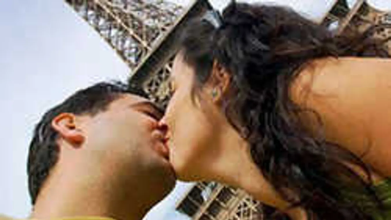 Mutasd az útleveled, és megmondom, hogy csókolsz!