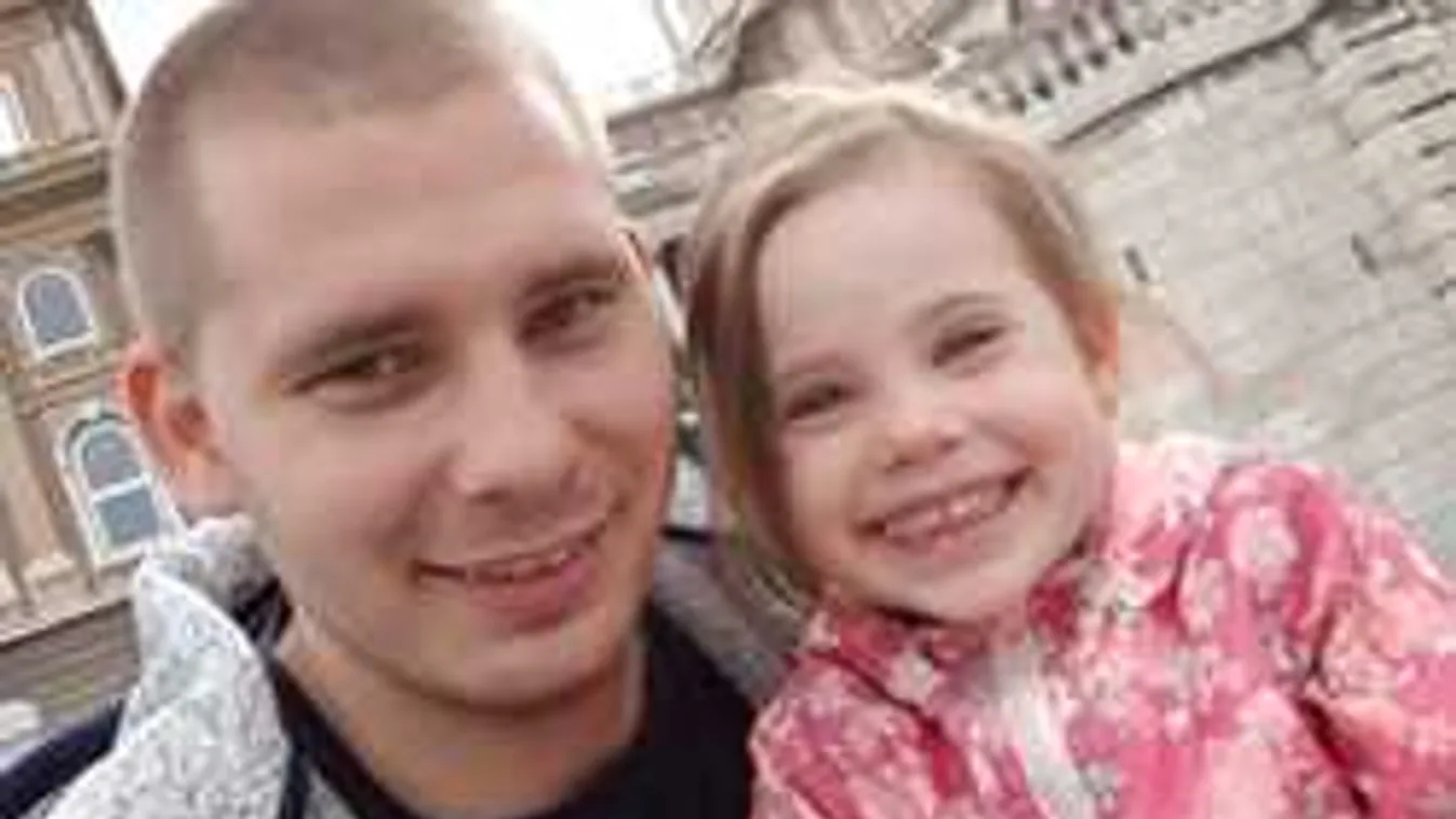 Boldog lett a vonatozó kislány, amikor meglátta, mit tesz a jegykezelő