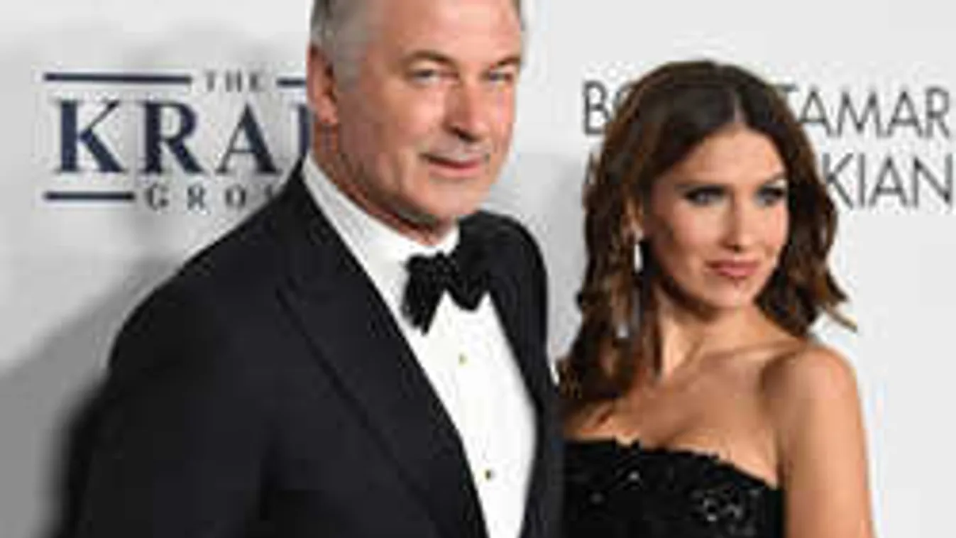 Ezt is bevállalta a dögös sztáranyuka, szoptatás közben videózta magát