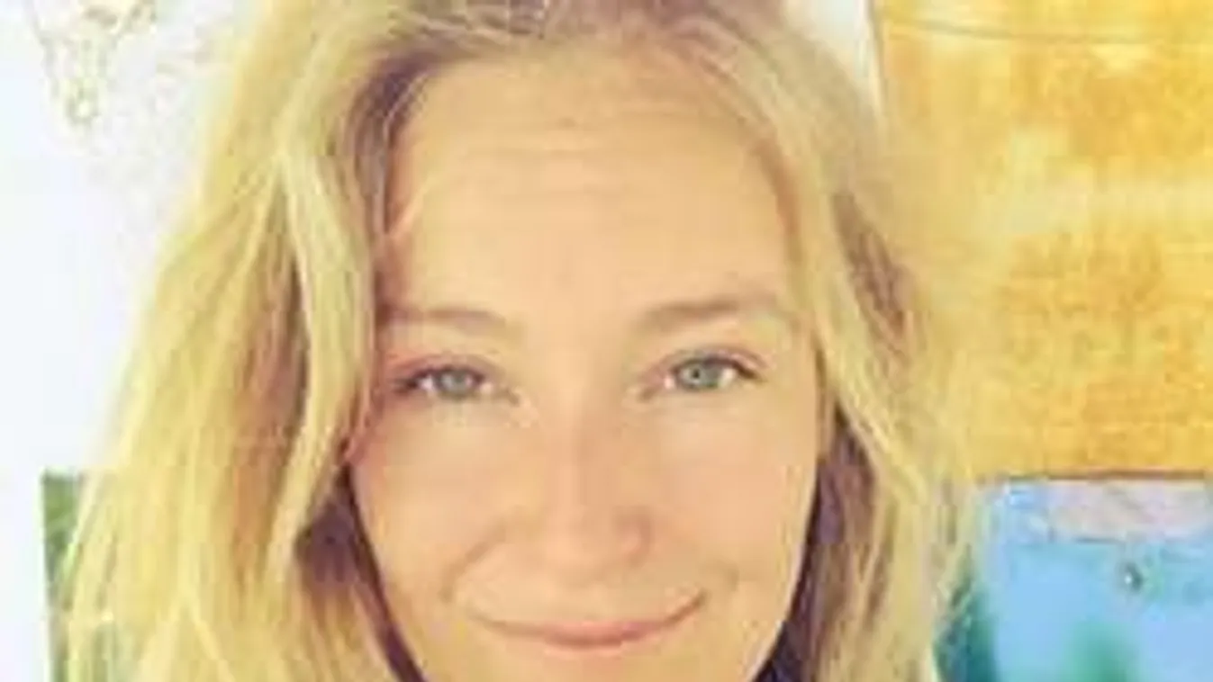 Istentelen fenekéről híres a pucér hódeszkás lány - fotók, videó