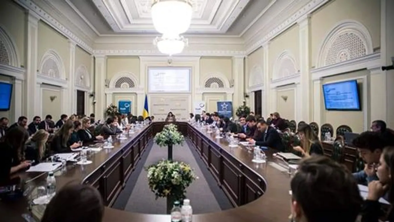 Vérlázítő: A magyar felszólalóba fojtották a szót a „demokrata” fiatalok