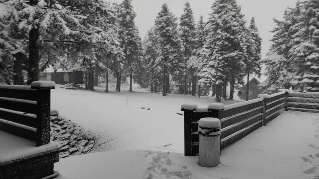 Megállás nélkül szakad a hó a szomszédban – itt a videó