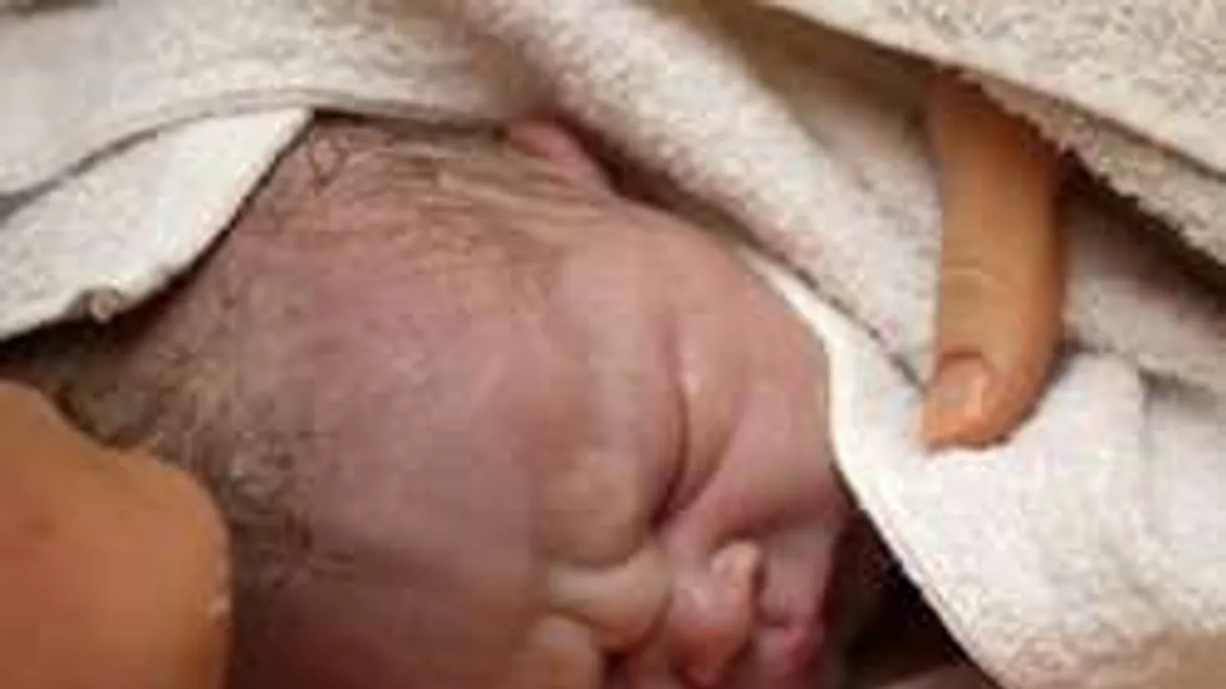 Kádban vezették le a szülést a mentősök