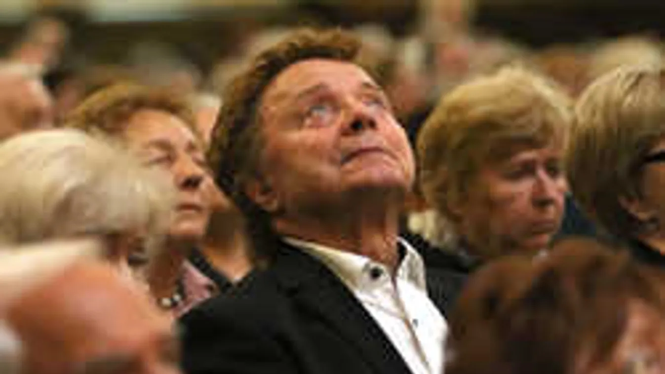 Megtörte a csendet a gyászoló család: Ide temetik Aradszky Lászlót!