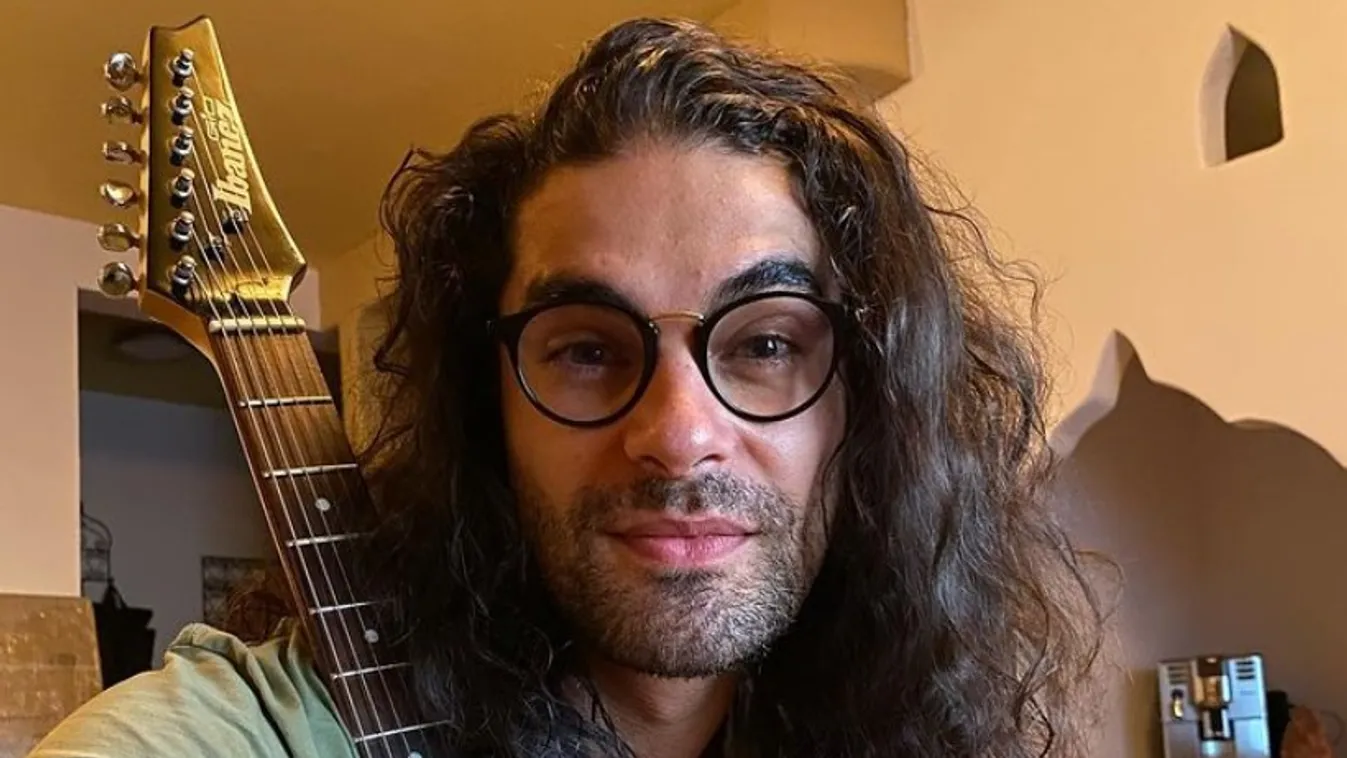 Egy nappal ezelőtt még ilyen hosszú volt a haja