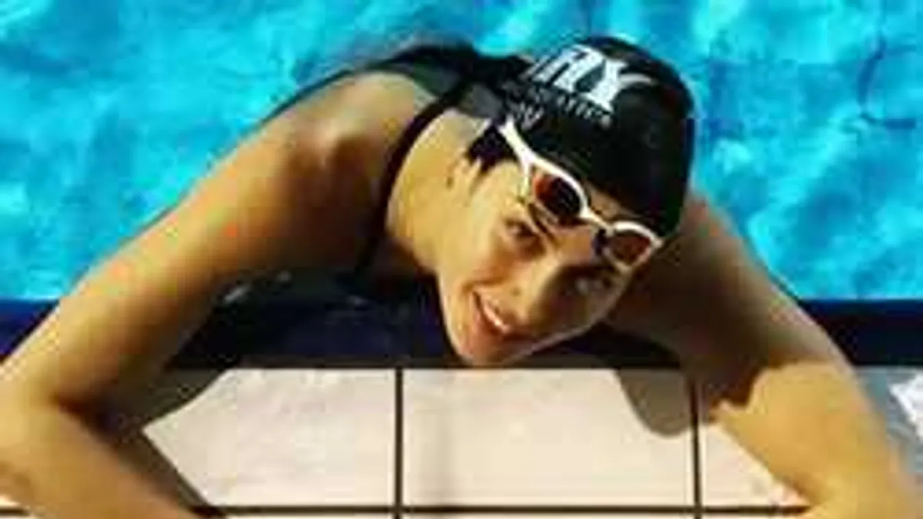 Falatnyi bikiniben hódít a tengerparton Jakabos Zsuzsanna