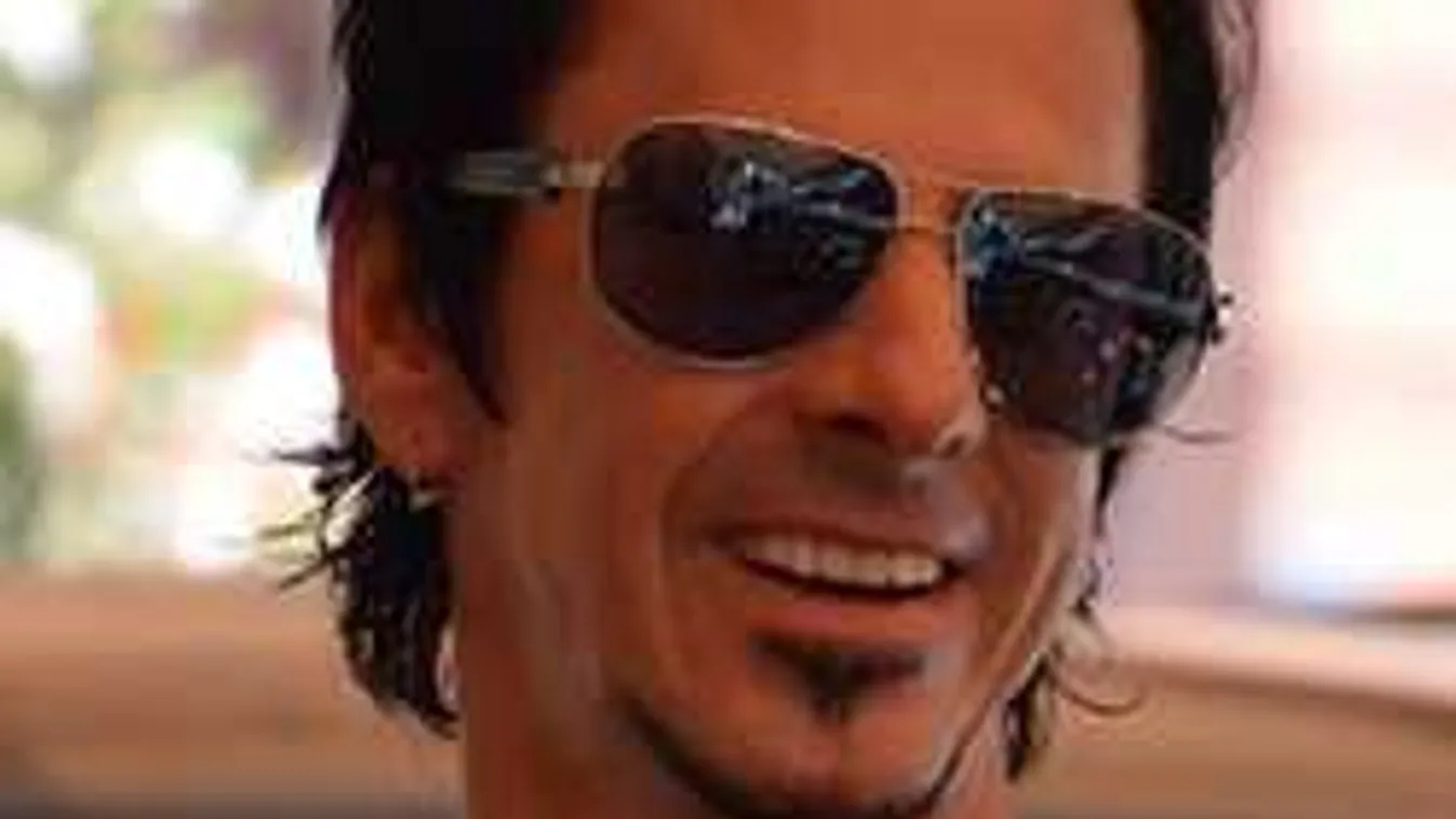 Negyvenhat évesen ül vissza az iskolapadba a magyar zenész