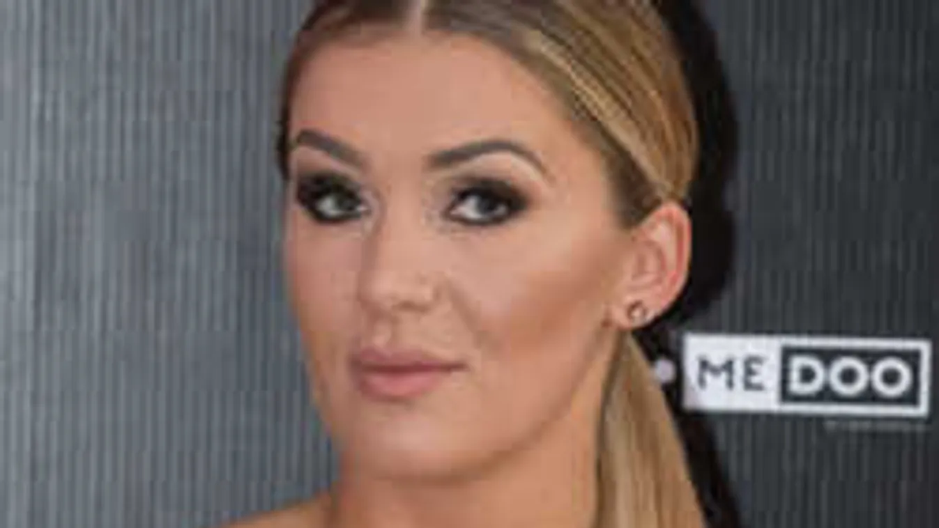 Nem szégyenlős: falatnyi bikiniben kapták le Hódi Pamelát