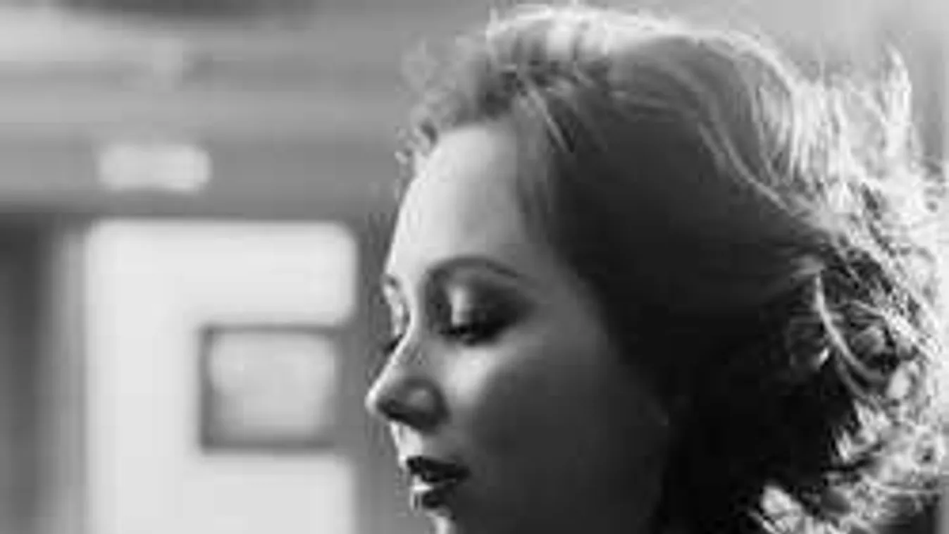 Verseny közben vetkőzött melltartóra a bevállalós sportolónő