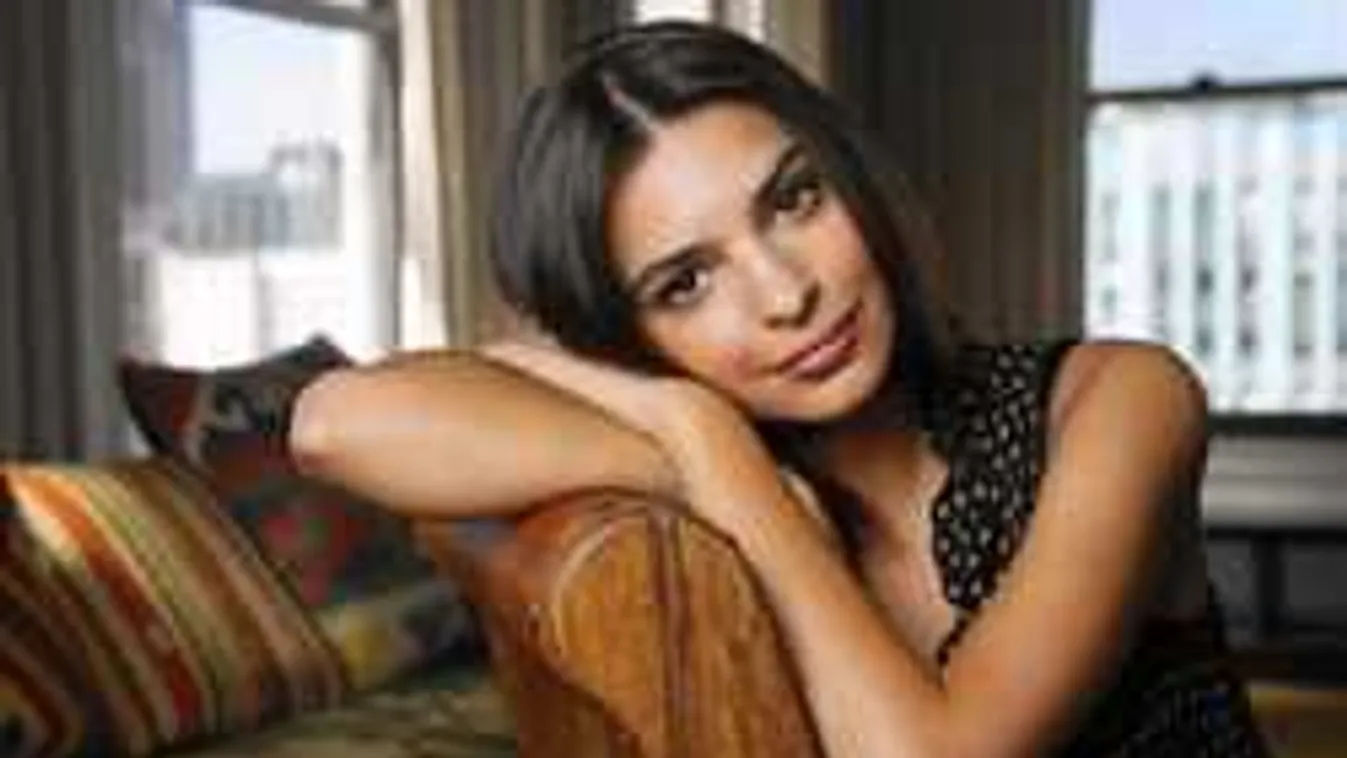 Ettől beájulsz: egy szál bugyiban villant bombatestet a színésznő