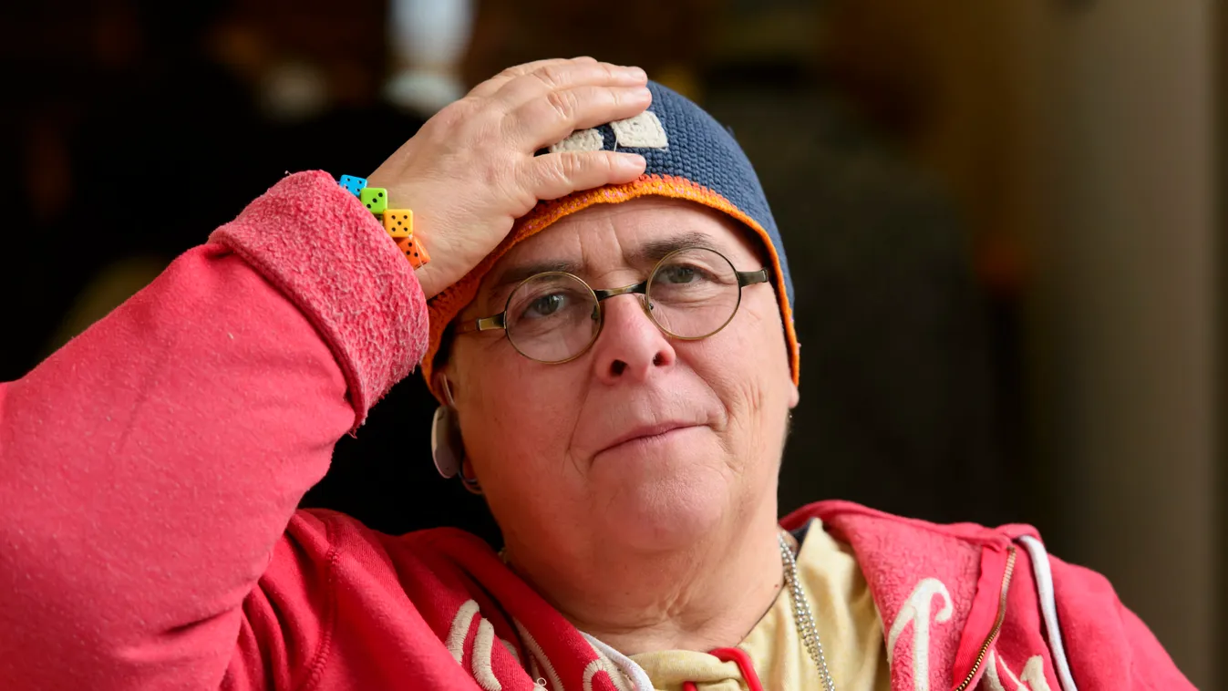 Kórházba került a Pa-dö-dő énekesnője: agyérgörccsel vitte el a mentő Lang Györgyit