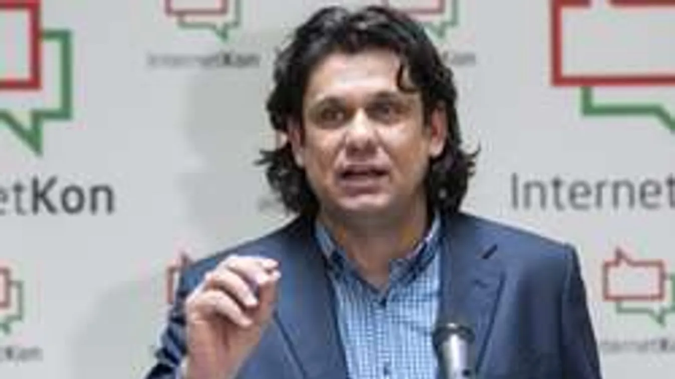 Lájkkurvának, lila majomnak nevezte párttársát Deutsch Tamás