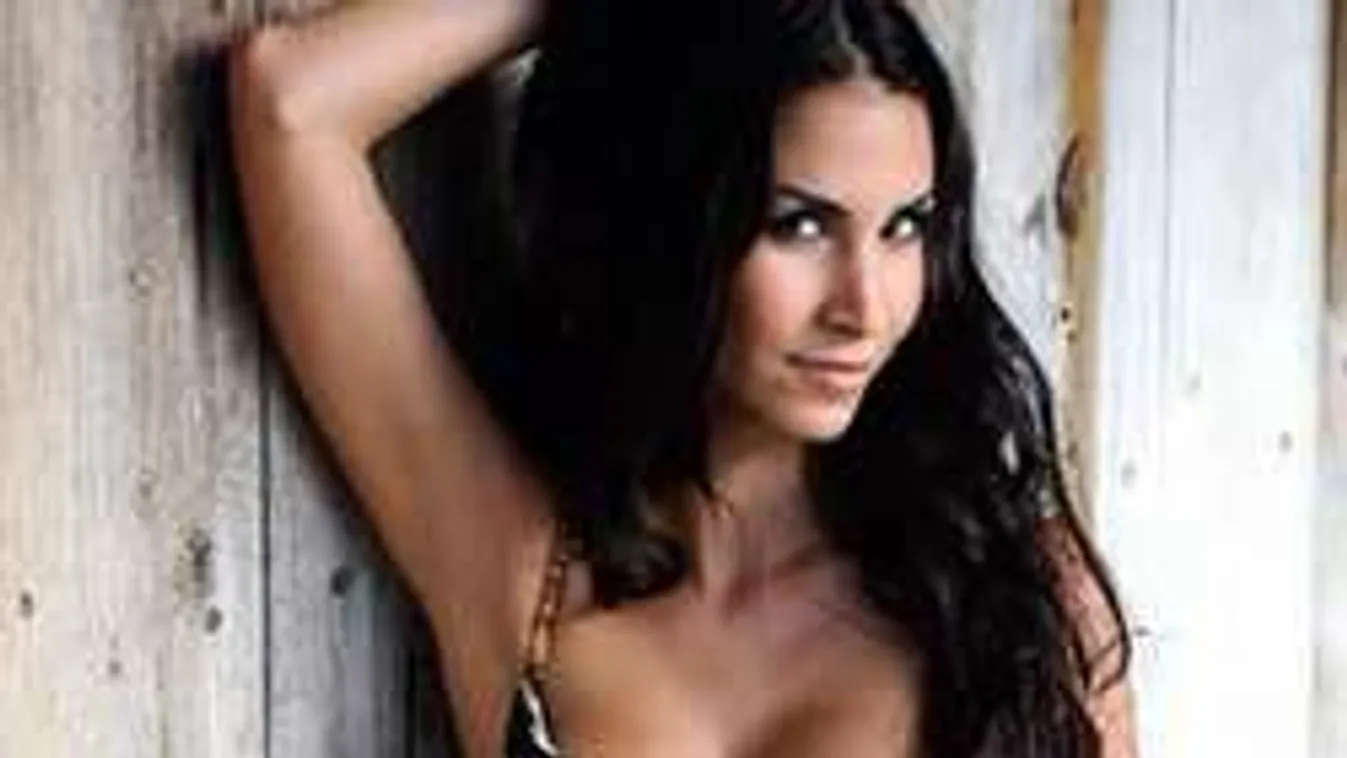 Kerek mellű, pucér focistamágnes a hetedik mennyországban