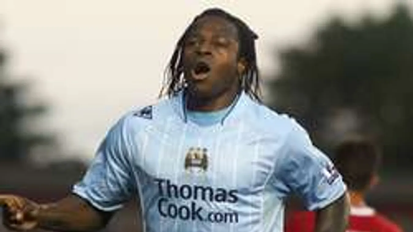 Kemény kifogás, merevedés miatt lógott a sztárfocista