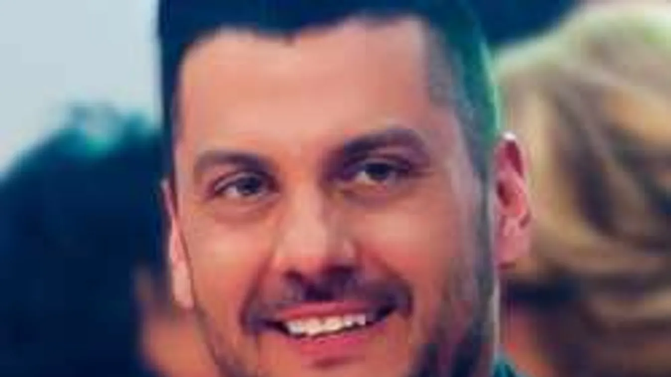 Félmeztelenül feküdt Dér Heni mellett Kökény Attila - Fotó