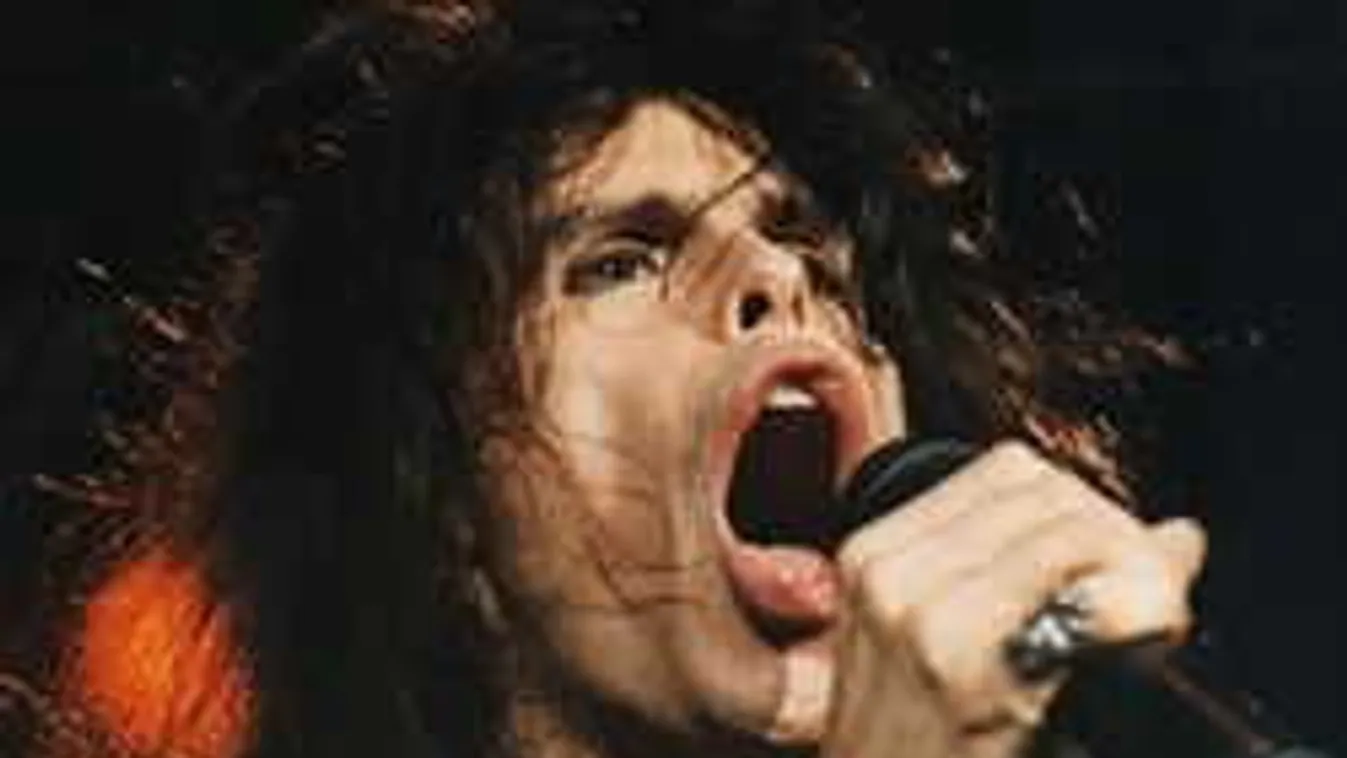 Sosem látott budapesti fotó került elő a világhírű legendáról!