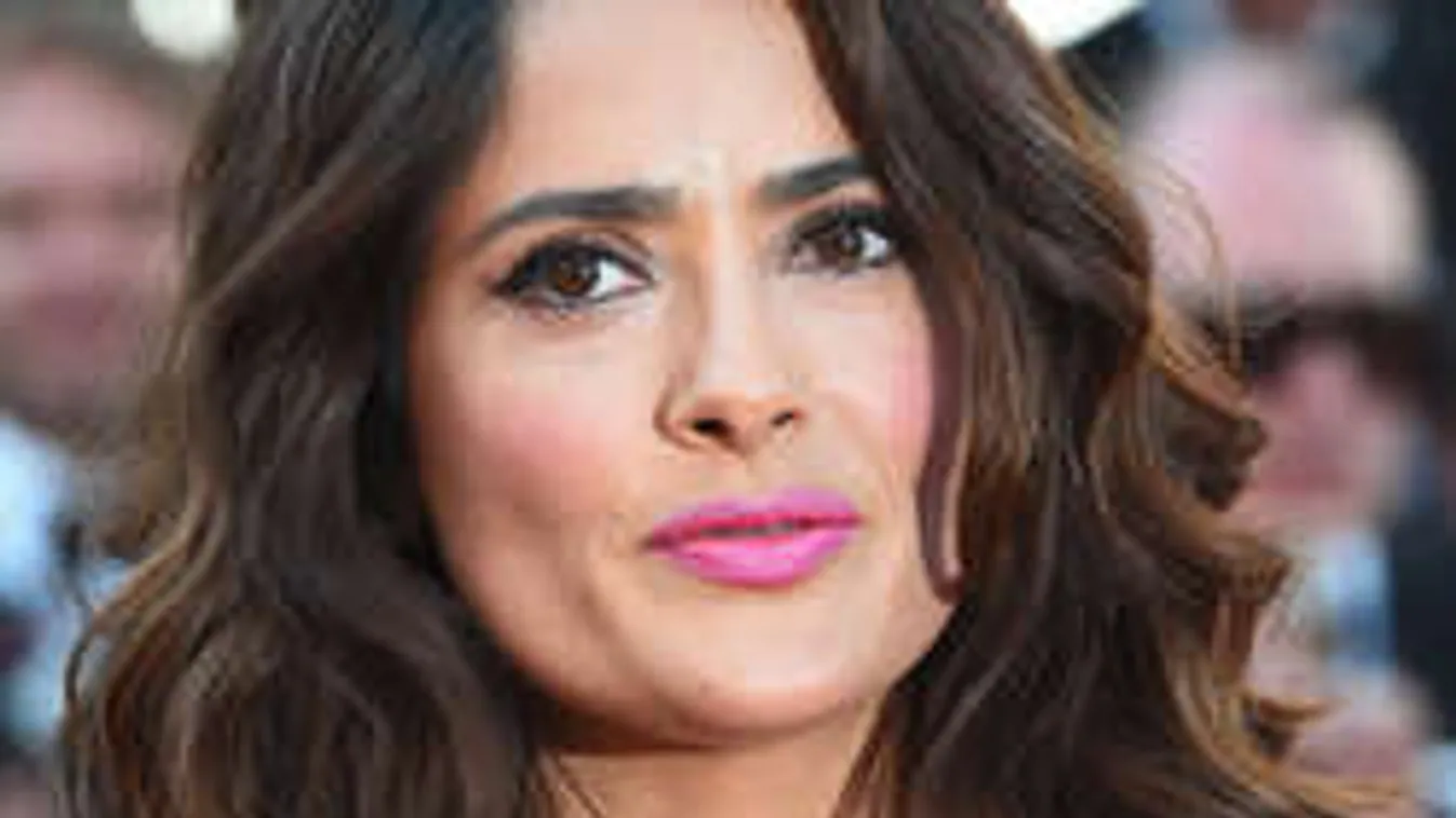 Topless pózolt a tökéletes negyvenes szépség - Fotó