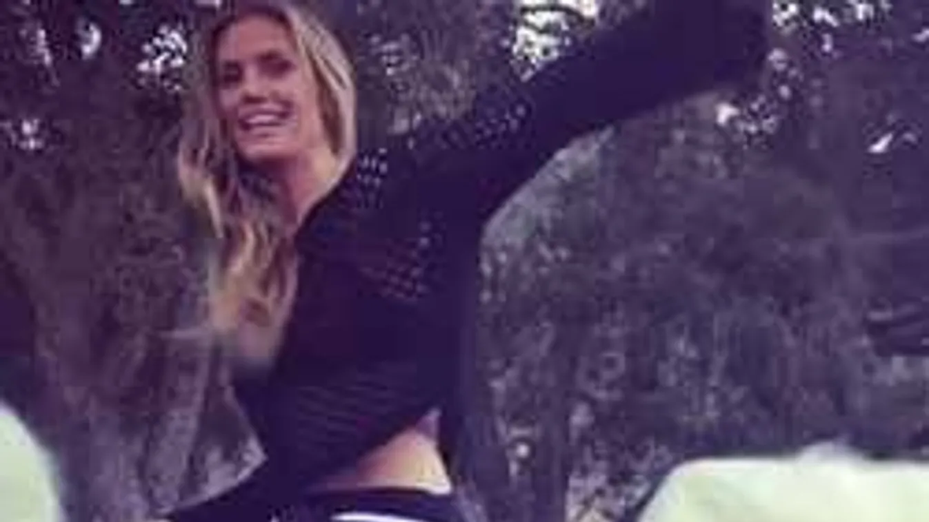 Lovaglás közben dobta le a ruháit a negyvenes sztáranyuka