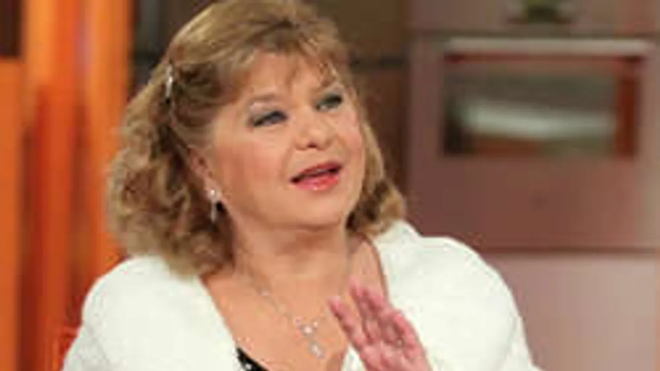 Tüdőrák gyanújával vizsgálták Oszvald Marikát