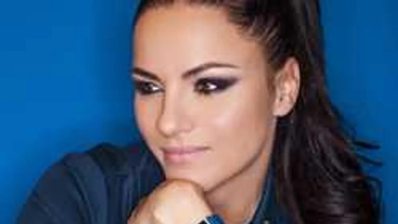 Munkába is magával viszi féléves kisbabáját a magyar énekesnő