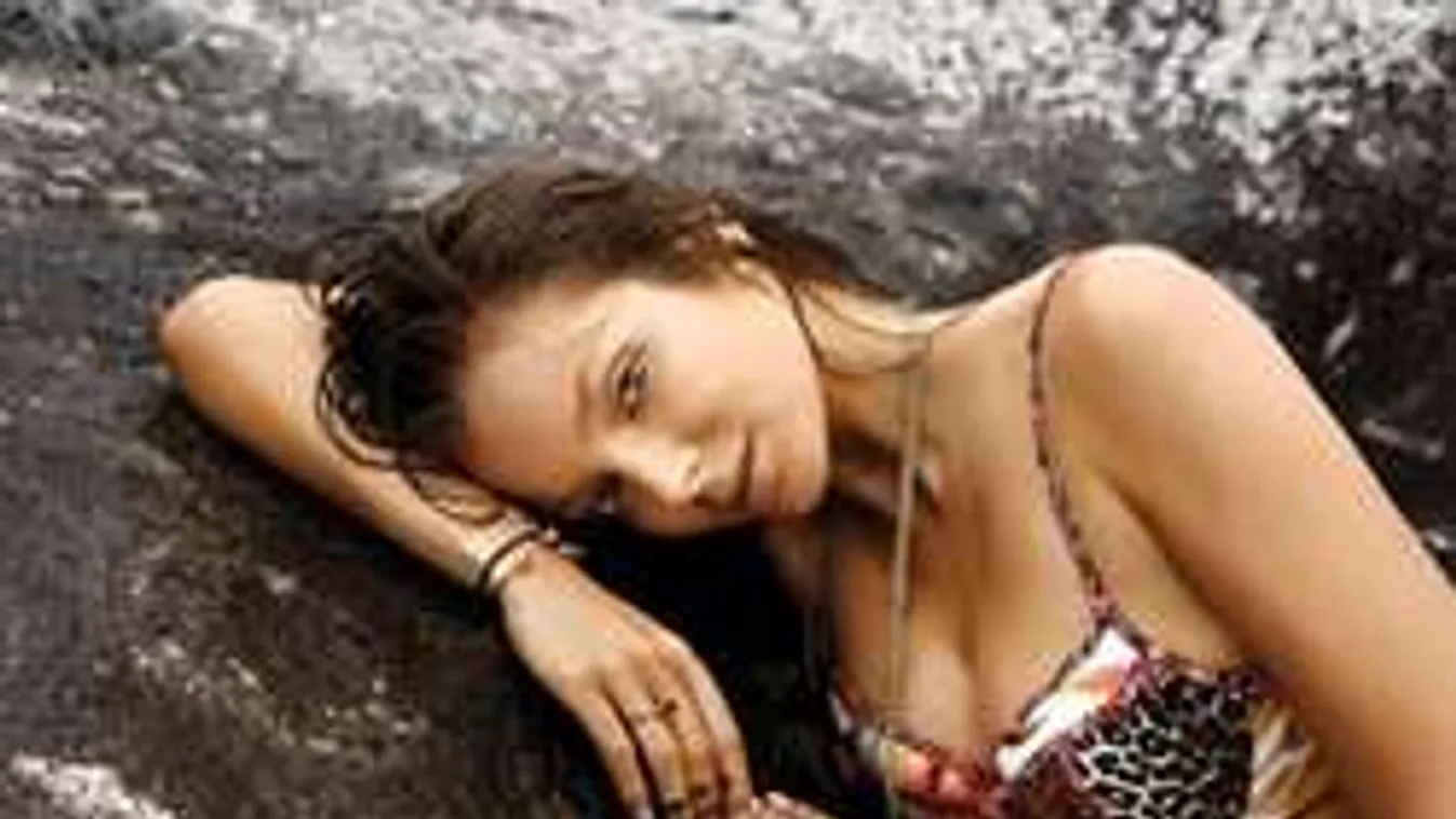 Õrjítően szexin indítja az új évet Mihalik Enikő