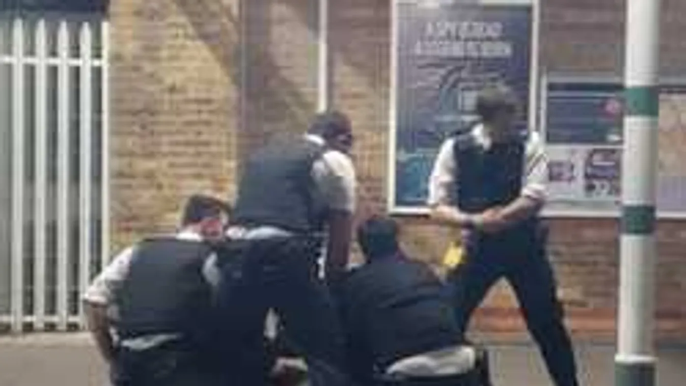 Így iktatták ki London belvárosában a késes támadót! - videó