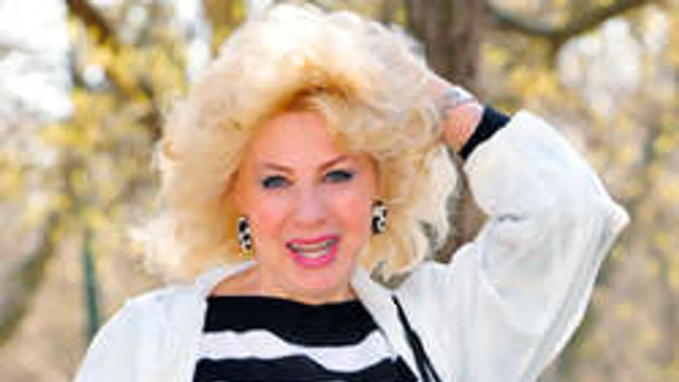 Lebukott: Titokzatos férfival fotózták le Medveczky Ilonát!