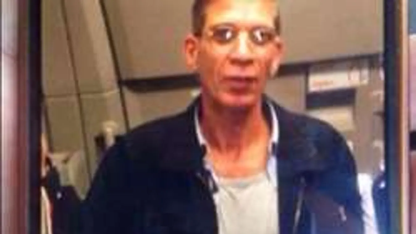 Életveszélyes: robbanómellényes férfival szelfizett a turista