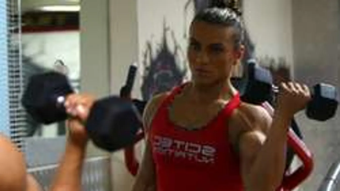 Hódít a nudista edzőterem, csak pucéran gyúrnak - videó