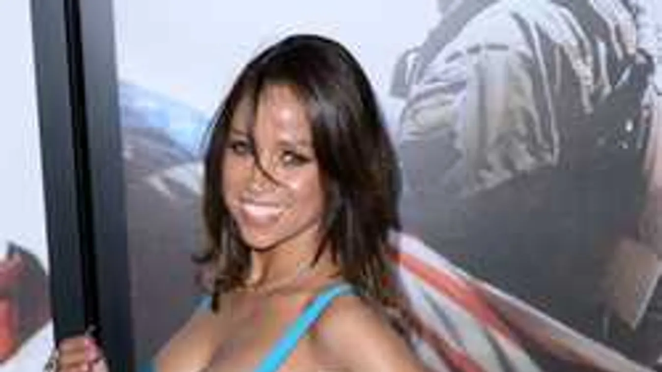 Pár éve a Playboyban vetkőzött, most politikus akar lenni a dögös színésznő