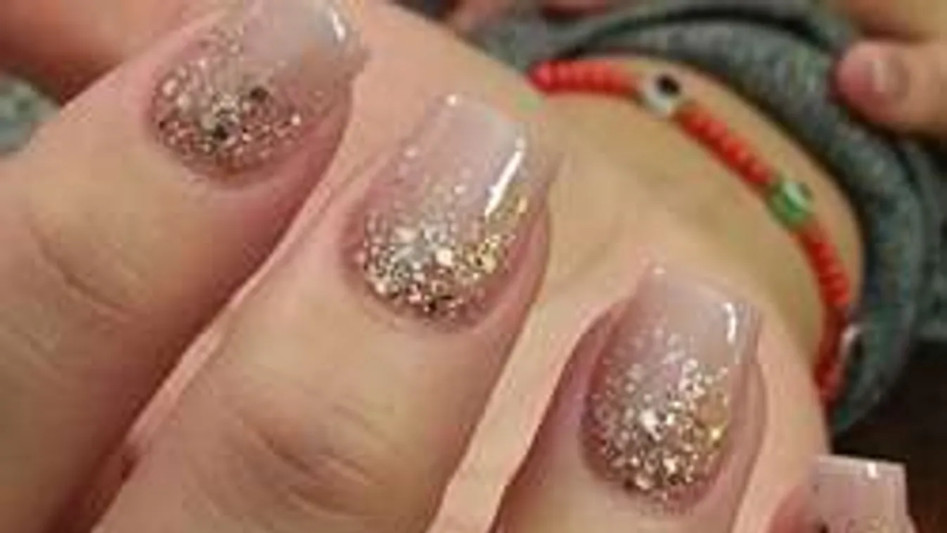 Tökéletes manikűr a munkahelyedre: így dobd fel a nude lakkodat