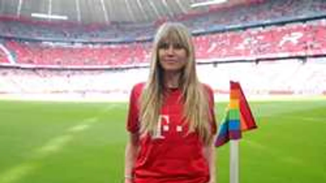 Kínos jelenet, ezt művelték a szexi topmodellel