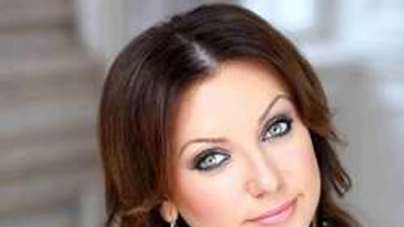 Gyereket vár a gyönyörű magyar sztárénekesnő?