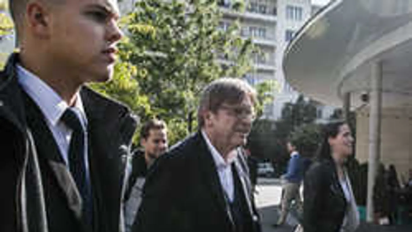 V4NA: Verhofstadt elmenekült a sajtó elől