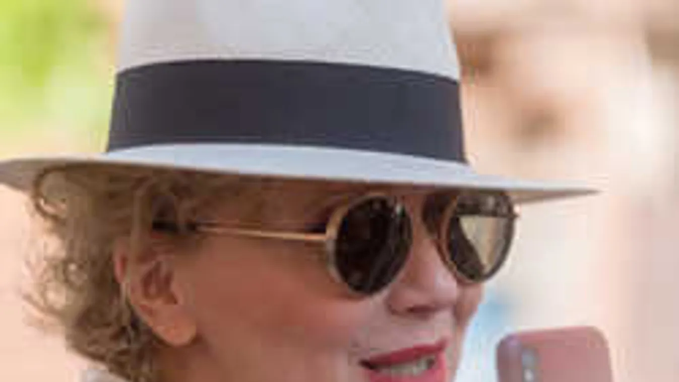 Tüzes vadmacska, félmeztelenül kapták le Eszenyi Enikőt