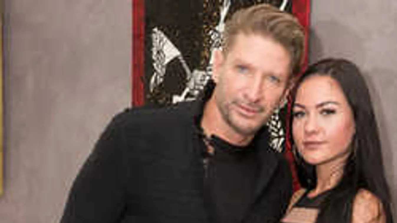 Felforrt a levegő, fekete csipkében mutatta meg bájait Tenya szexi exe