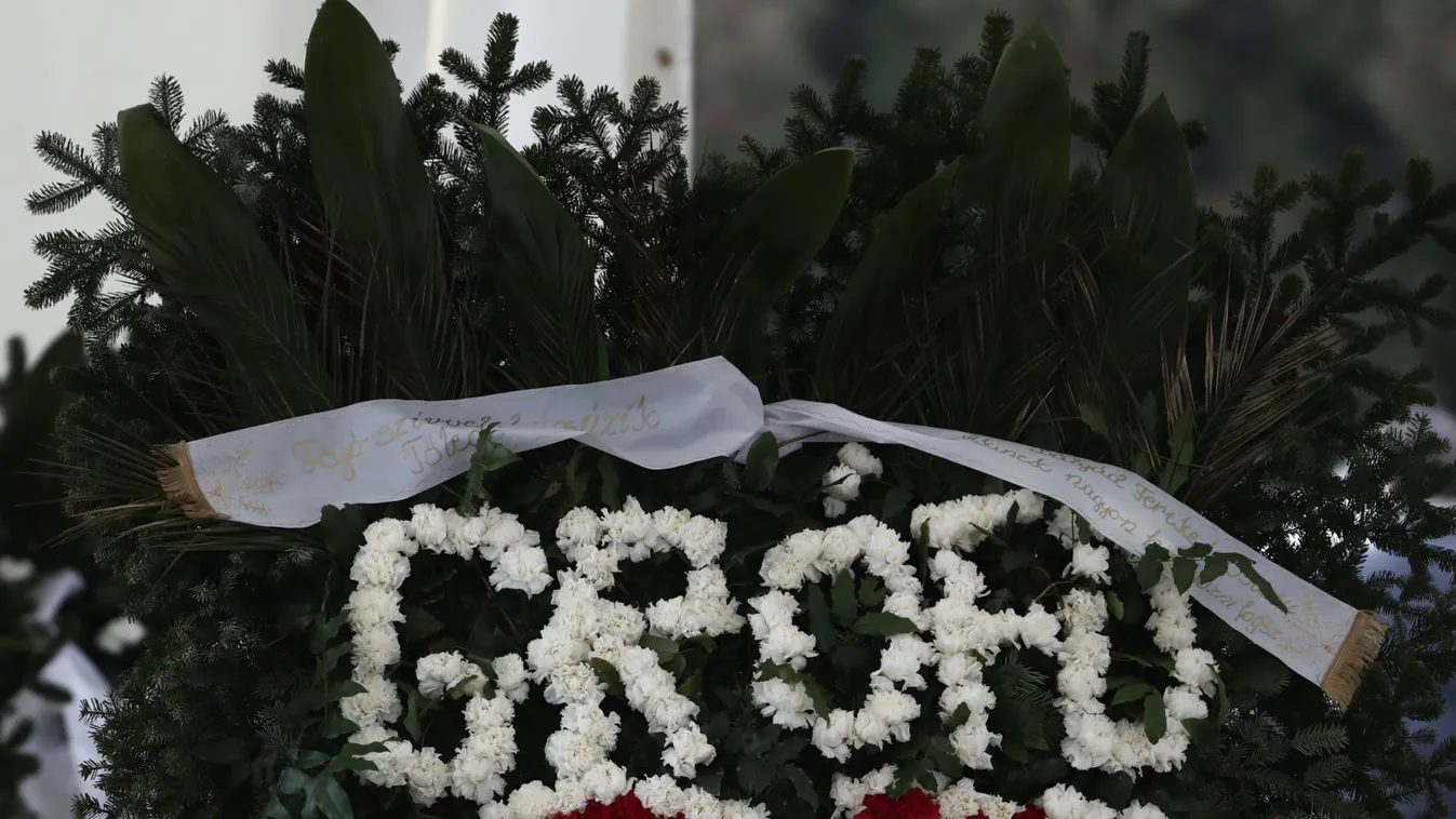 Szívszorító dallamok: Galambos Lajos trombitál Nagy Grófo temetésén