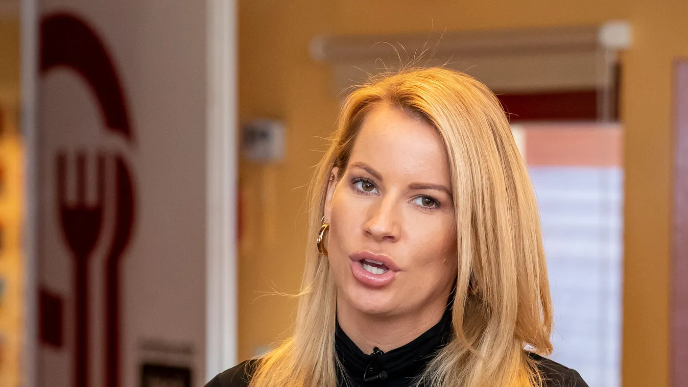 Majdnem elsírta magát élő adásban Mádai Vivien és a Mokka stábja