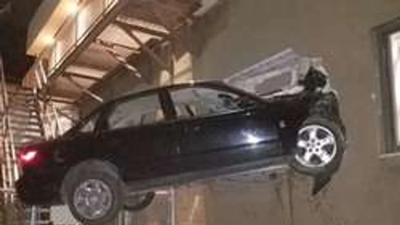 Bizarr: ilyen béna parkolást még tényleg nem láttál!